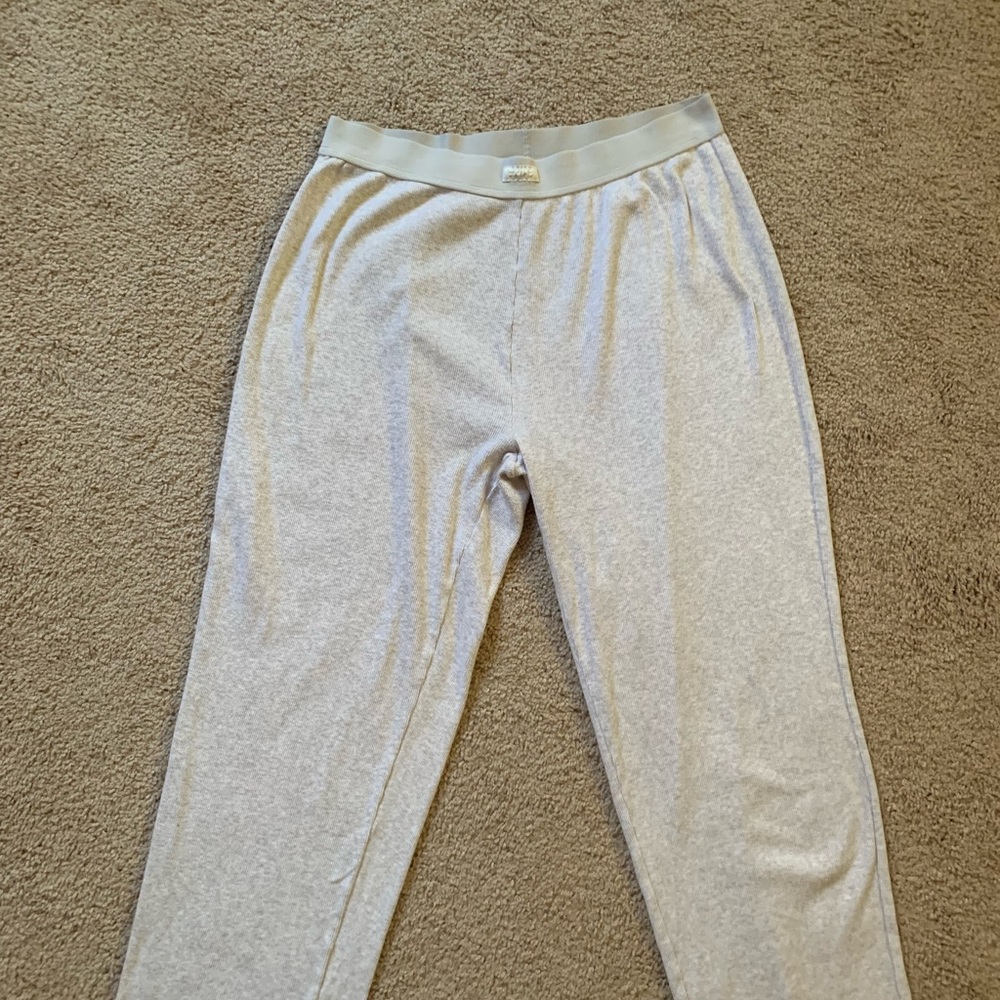SKIMS Gray Ribbed Women's Lounge Pants - Picture 3 of 9